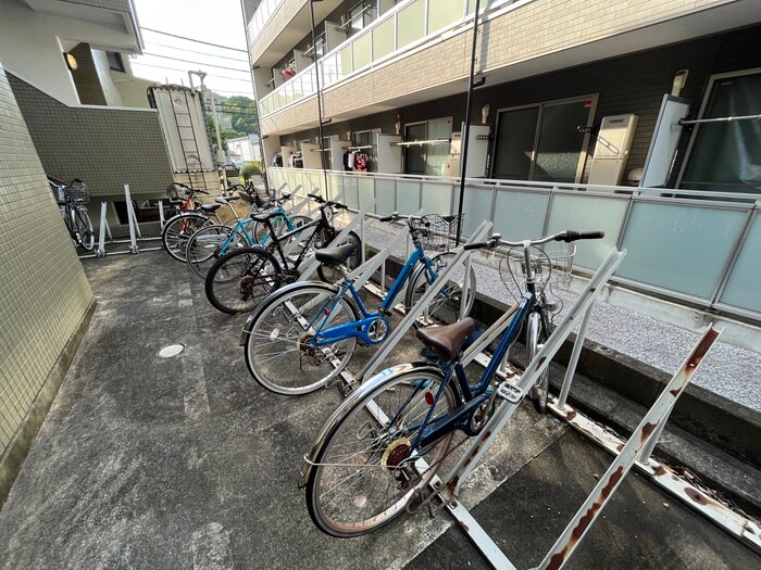 駐輪場 カーサヴェルゼ