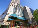 駅前「クイーンズ伊勢丹」(スーパー)まで420m コプロスハイム