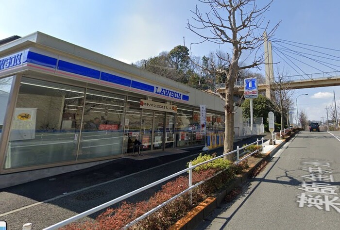 ローソン 町田金井三丁目店(コンビニ)まで605m ティータウンⅢ