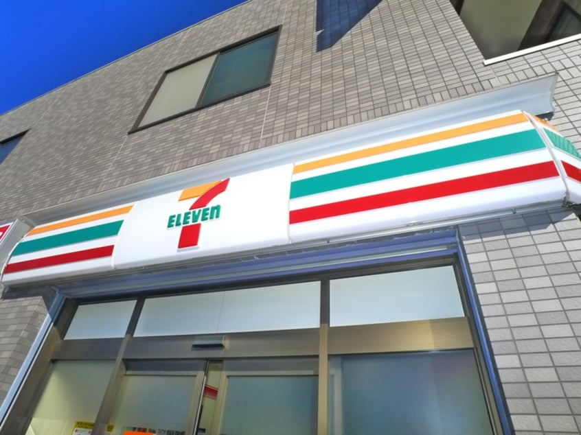 セブンイレブン(コンビニ)まで440m ガーデン平井