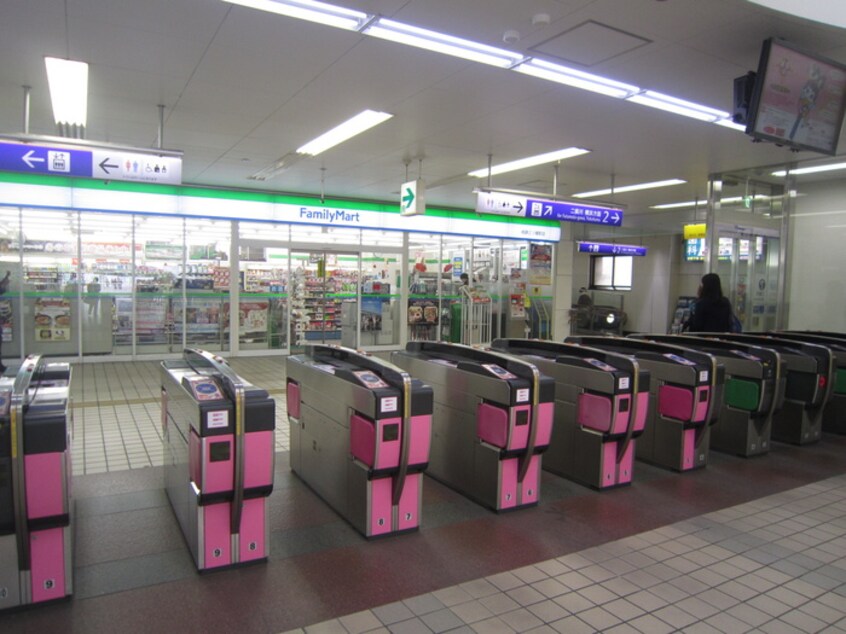 ファミリーマート(コンビニ)まで294m グリ－ンハイツＢ