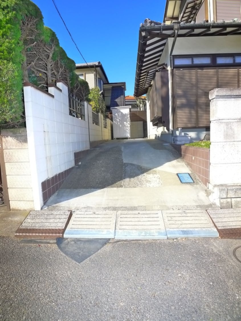 駐車場 山岸邸