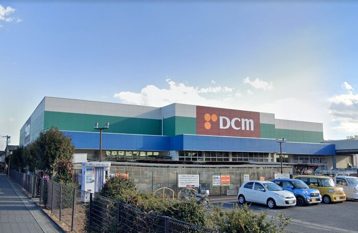 ＤＣＭ(電気量販店/ホームセンター)まで260m スカール本厚木