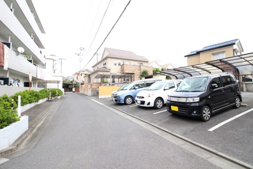 駐車場 アーネスト・ハイライズ