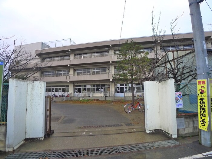 南行徳小学校(小学校)まで272m リバサイド蘭