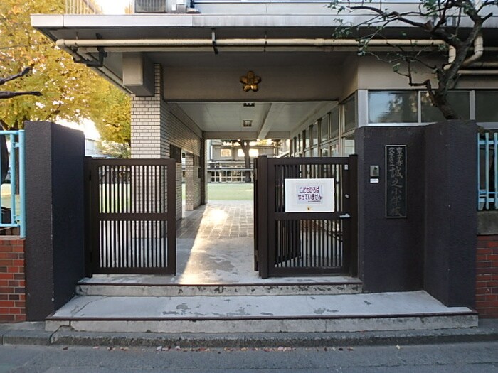 文京区立誠之小学校(小学校)まで98m リベール西片