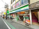 ファミリーマート白楽駅前店(コンビニ)まで424m 白楽アストロ