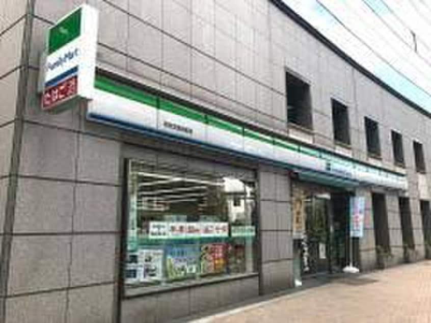 ファミリーマート 初台交差点前店(コンビニ)まで227m 参宮橋マンション