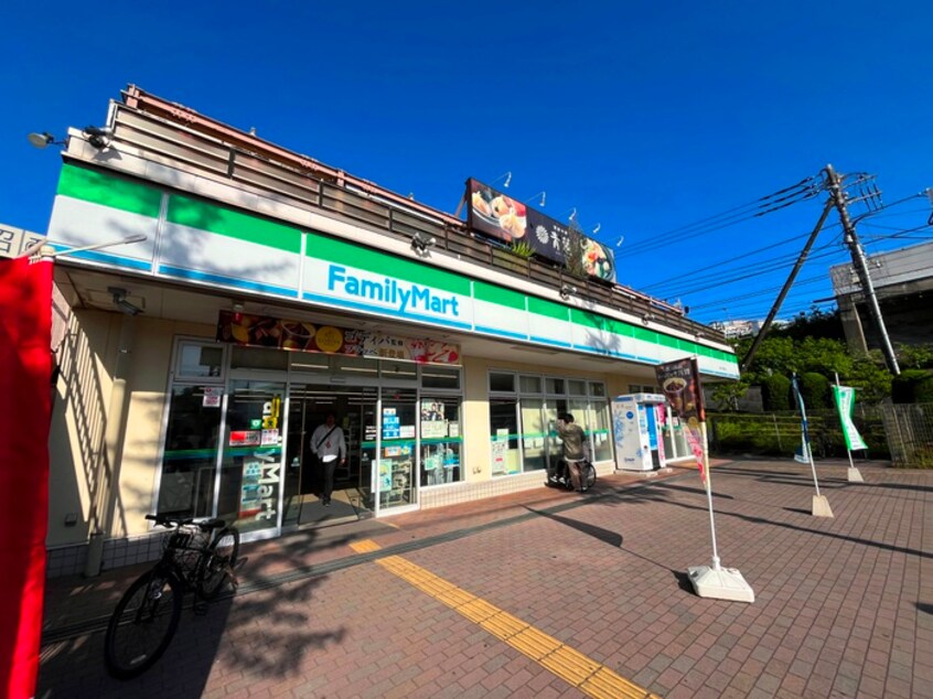 ファミリーマート藤が丘東店(コンビニ)まで358m ルシエル