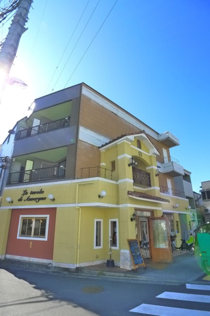 ラ・タヴォラ・ディ・オーヴェルニュ(パン屋さん）(その他飲食（ファミレスなど）)まで96m メイプル小岩