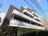 J.リヴェール学芸大学