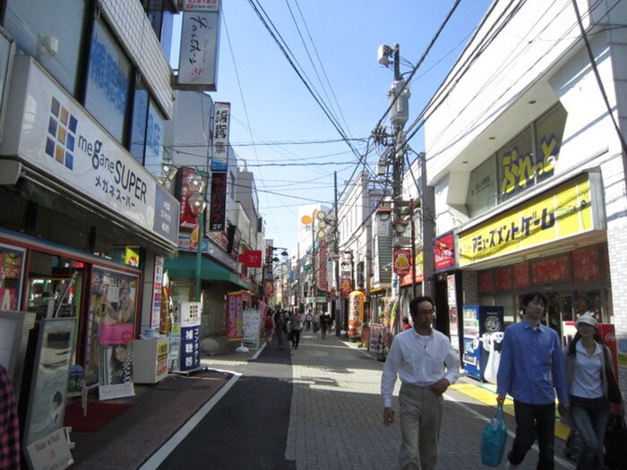 スキップ村商店街(その他飲食（ファミレスなど）)まで720m キャッスル阿部