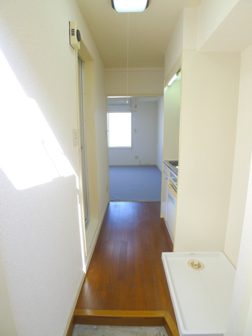 玄関 レオパレステジマ