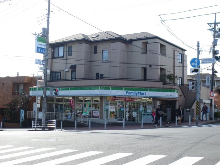 ファミリーマートサンズ美しが丘店(コンビニ)まで277m たまﾌﾟﾗ-ｻﾞ団地3街区５号棟(104)