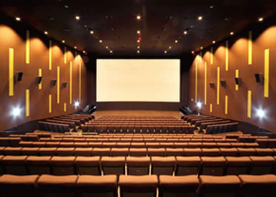 TOHOシネマズ 上大岡(映画館)まで133m ラウンド・スリ－小宮