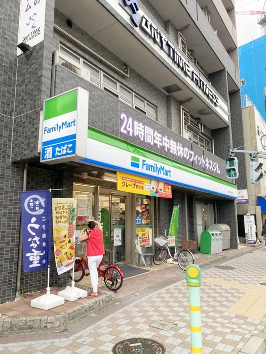 ファミリーマート 墨田東あずま駅前店(コンビニ)まで761m ラグゼナ平井ノース