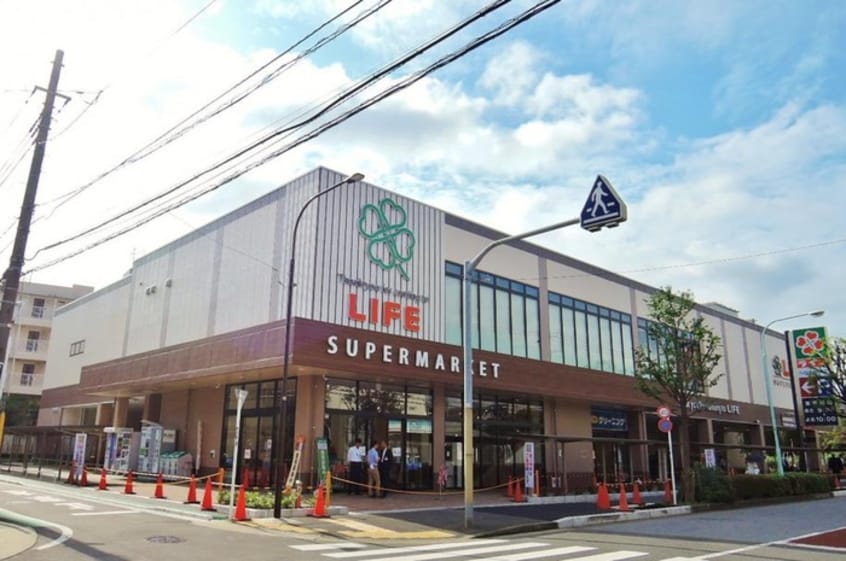 ライフ本一色店(スーパー)まで250m ＣＯＣＯ新小岩