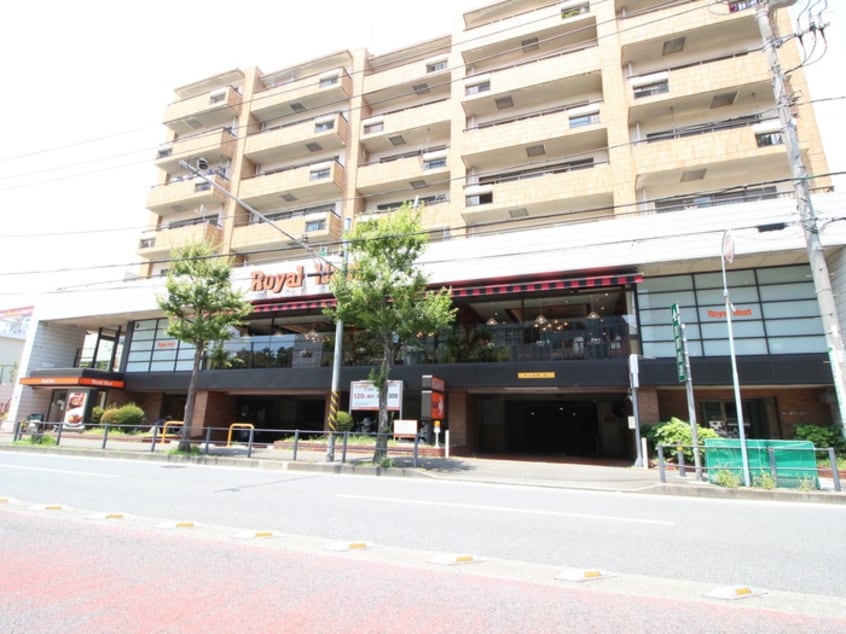 ロイヤルホスト屏風ヶ浦店(その他飲食（ファミレスなど）)まで600m ＣＯＵＲＴ　ＦＯＲＥＴ