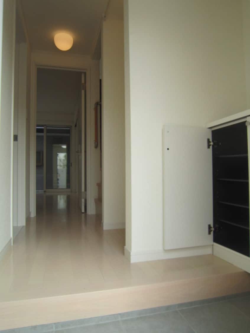 玄関 ヴェリナ・フォ－