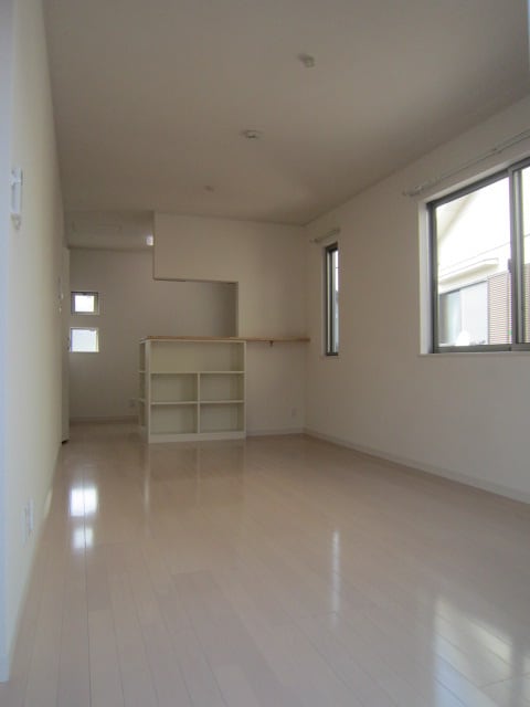 居室 ヴェリナ・フォ－