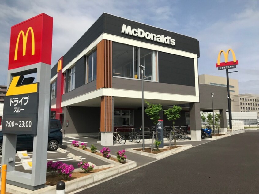 マクドナルド(ファストフード)まで200m 塚田マンション