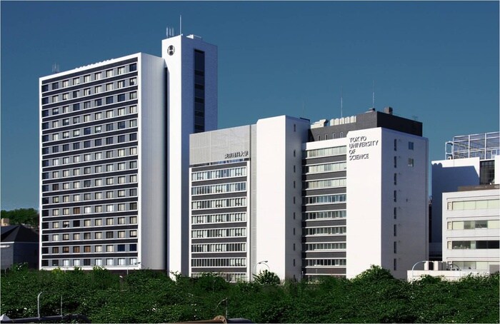 東京理科大学(大学/短大/専門学校)まで685m ザ・パーククロス市谷