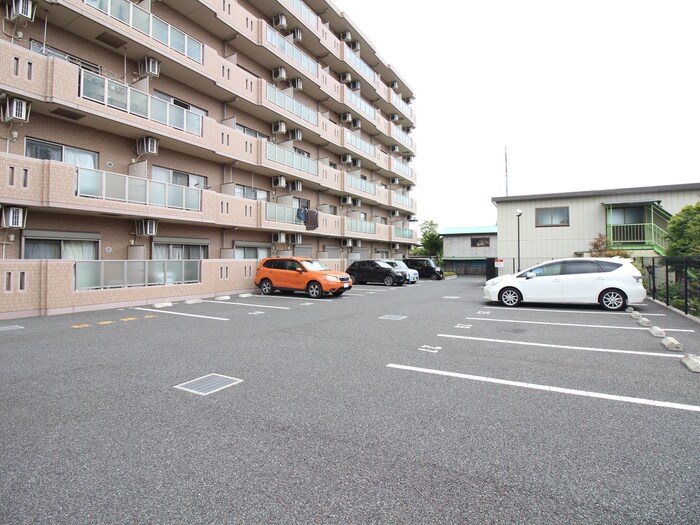 駐車場 コロッサル六地蔵