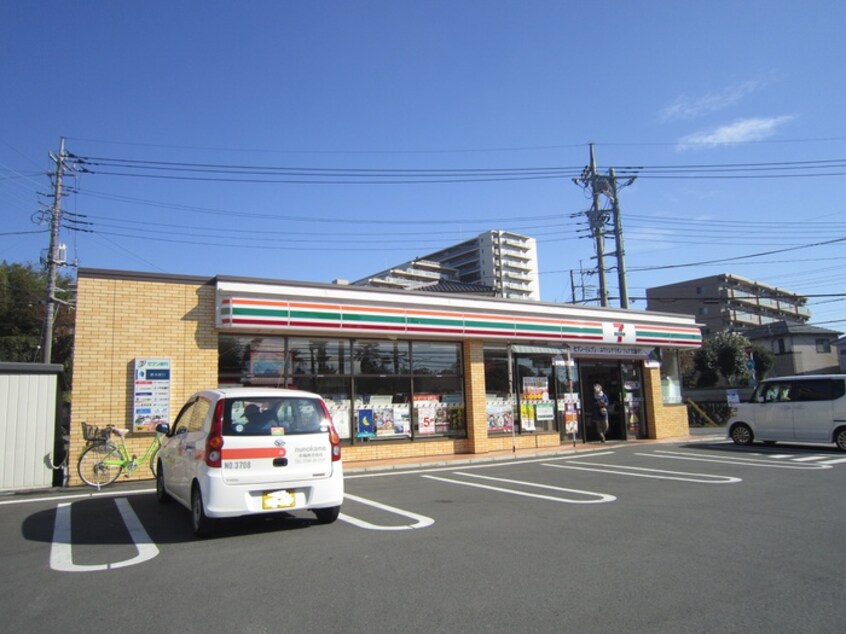 セブンイレブン(コンビニ)まで151m コロッサル六地蔵