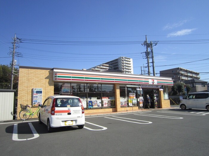 セブンイレブン(コンビニ)まで151m コロッサル六地蔵