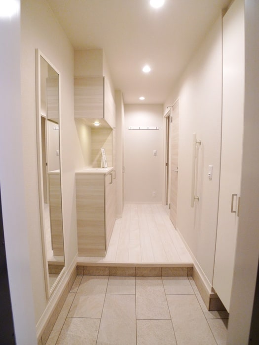 玄関 ルミノサ・ファミリアA