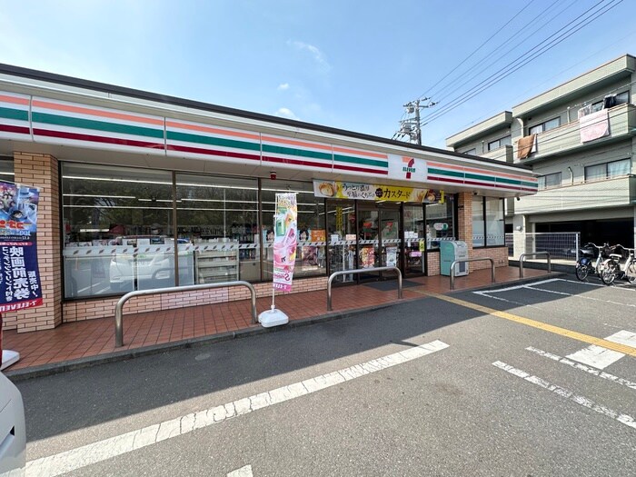 セブンイレブン(コンビニ)まで290m ルミノサ・ファミリアA