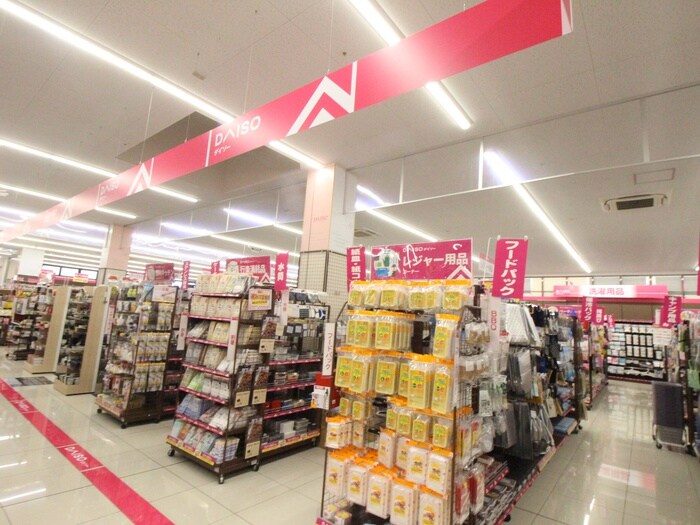 Daiso　(SANWA内）(100均)まで440m アネックス千代田