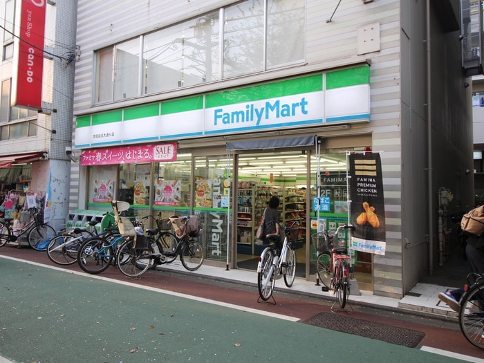 ファミリーマート日大通り店(コンビニ)まで235m T´sgarden下高井戸