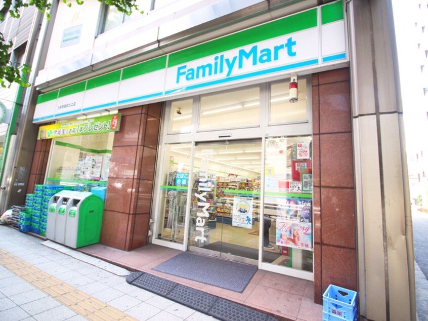 ファミリーマート三軒茶屋駅北口店(コンビニ)まで207m アルコすくも