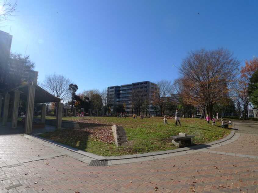 駅前公園(公園)まで400m さいゆうトモス