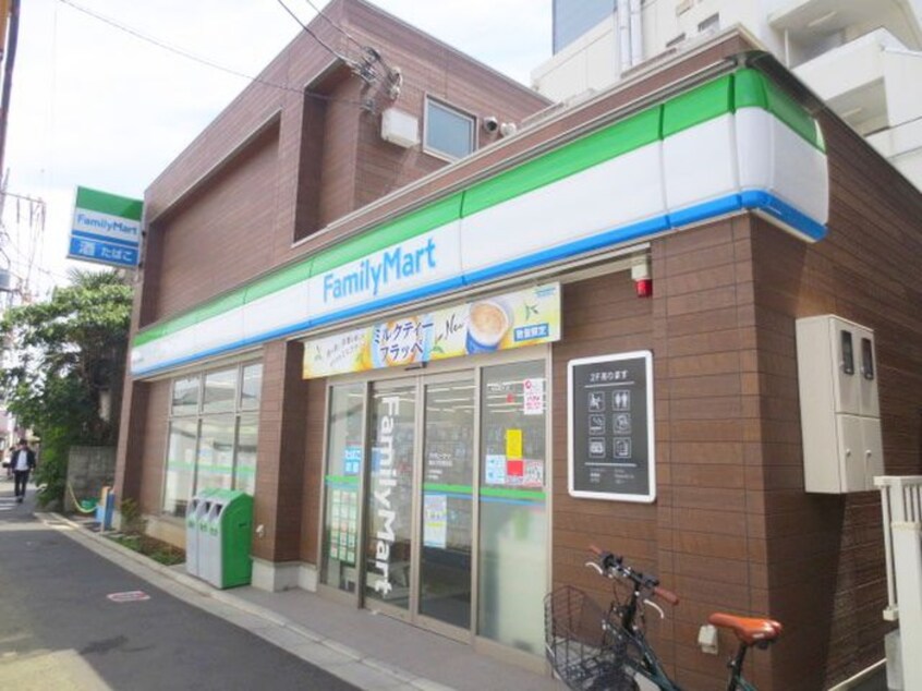 ファミリーマート駒沢大学駅前店(コンビニ)まで136m ＬＥＯＮＥ　ＫＯＭＡＺＡＷＡ