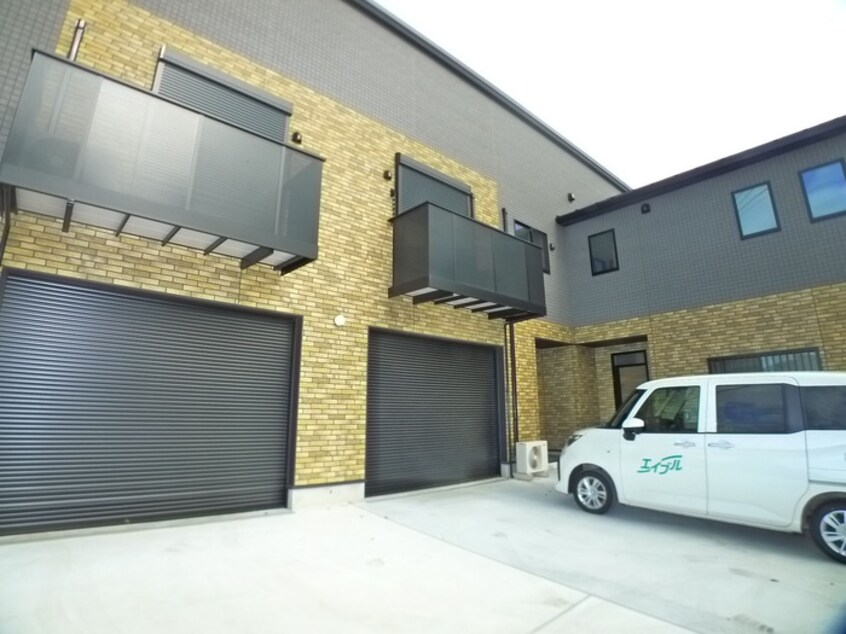 駐車場 ウインドレスブルー