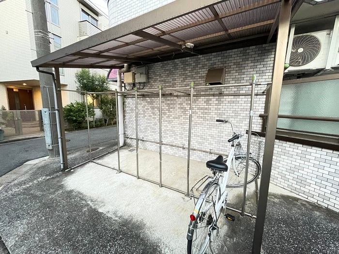 駐輪場 コンフォールイシガミ