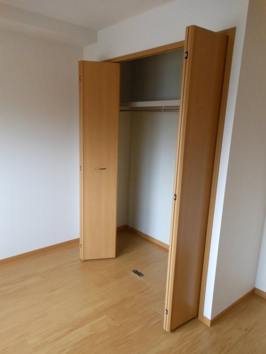 収納 プラティ－ヌ・パレ弐番館