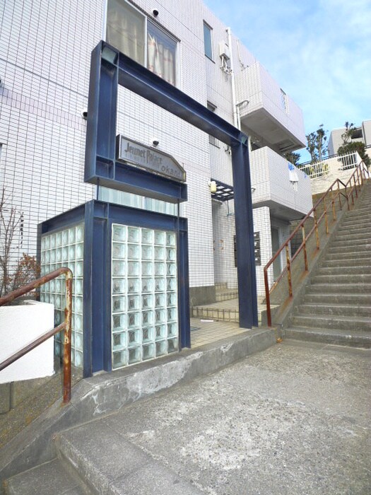 エントランス部分 ジュネパレス岡野