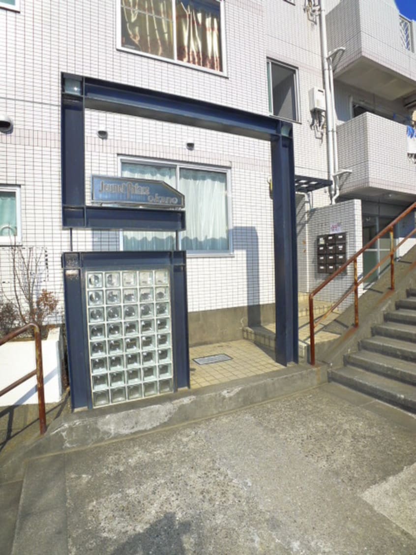 エントランス部分 ジュネパレス岡野