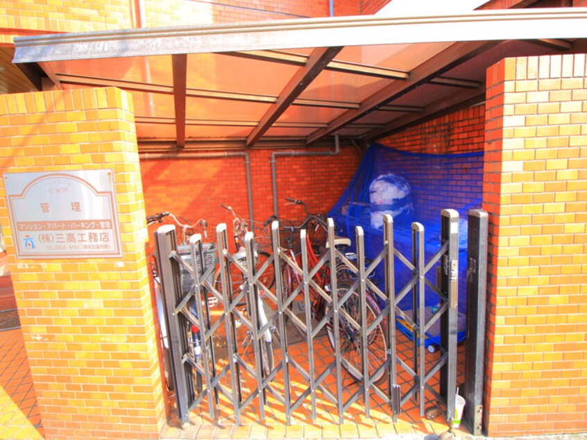 駐輪場 メゾン小田