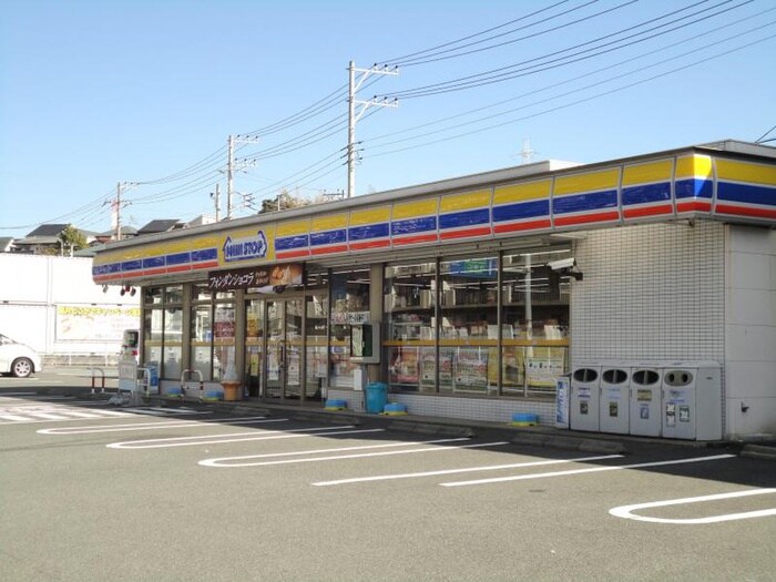 ミニストップ 横須賀野比店(コンビニ)まで900m トクゼムハイツ