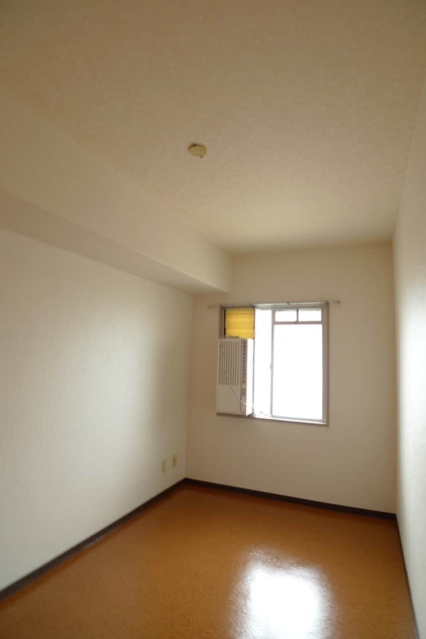 居室 信栄マンション