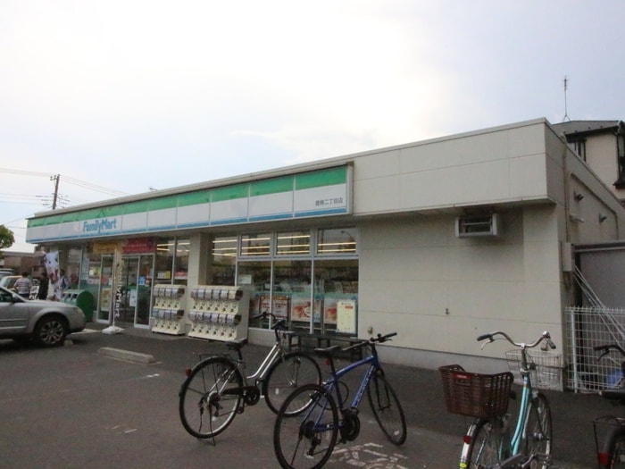 ファミリーマート鹿骨二丁目店(コンビニ)まで119m ルナベル－ナ