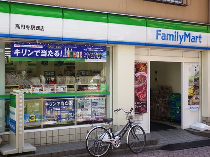 ファミリーマート 高円寺駅西店(コンビニ)まで82m ウィステリア