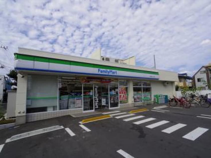 ファミリーマート 石神井台6丁目店(コンビニ)まで191m ブルーシャトル
