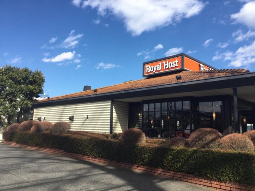 ロイヤルホスト 石神井台店(その他飲食（ファミレスなど）)まで251m ブルーシャトル