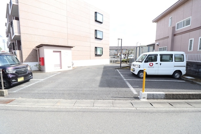 駐車場 エ－デルハイム峯岸