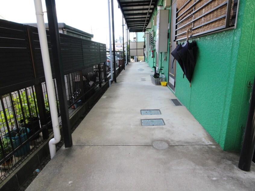 エントランス部分 チェリ－ロ－ド２